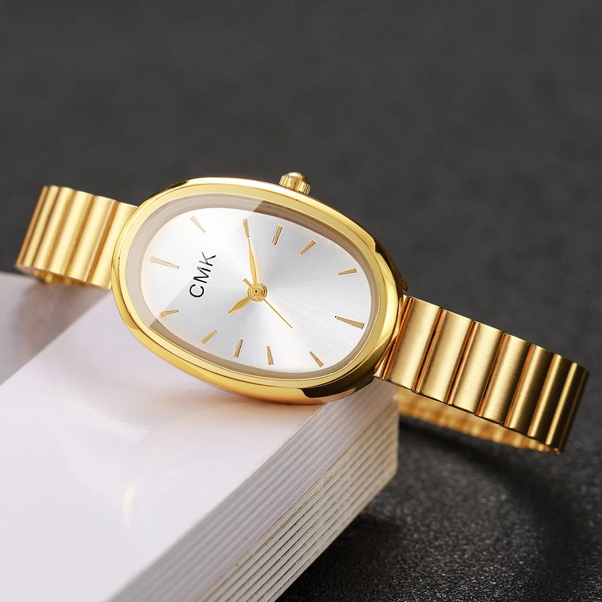 Fashion Oval Dial Women