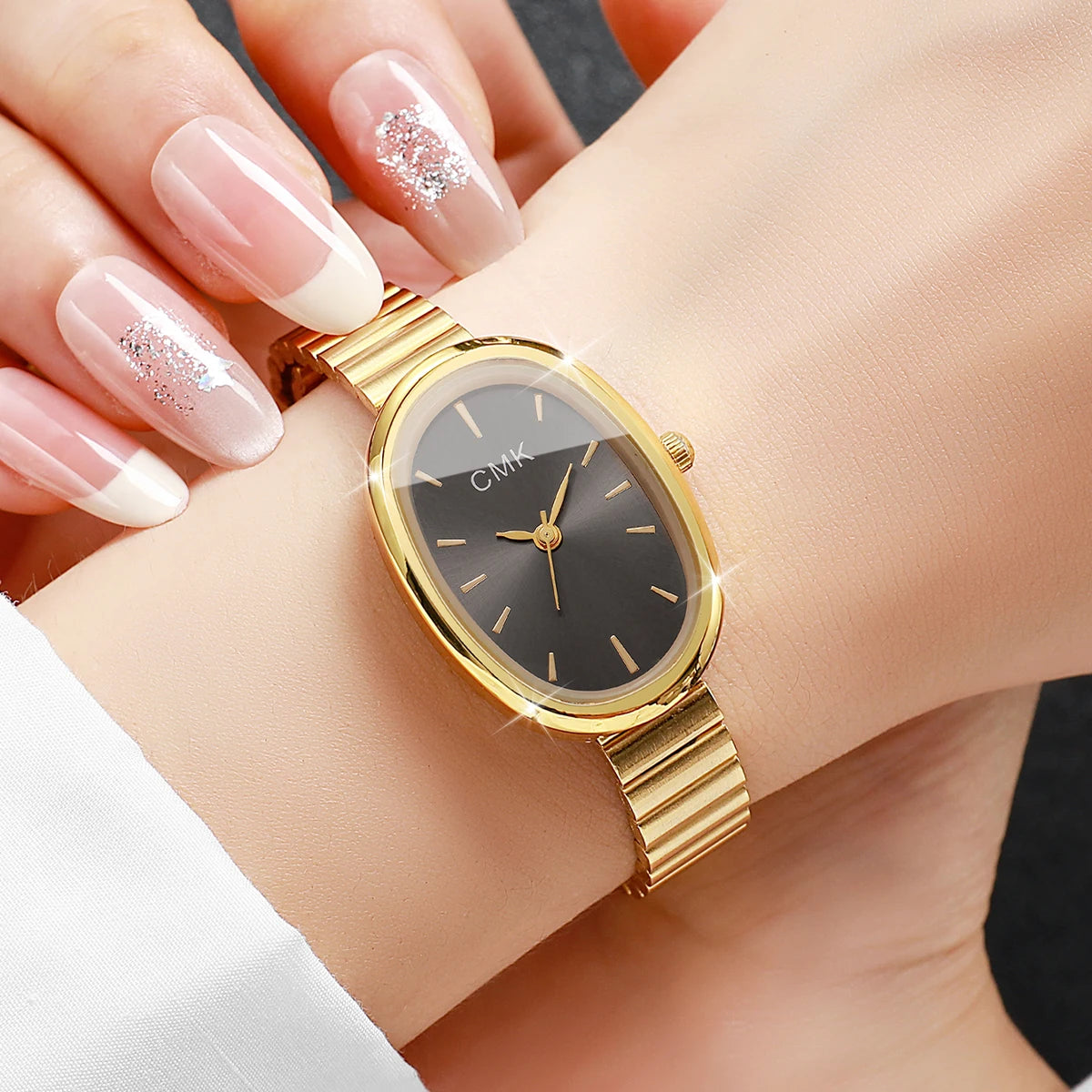 Fashion Oval Dial Women