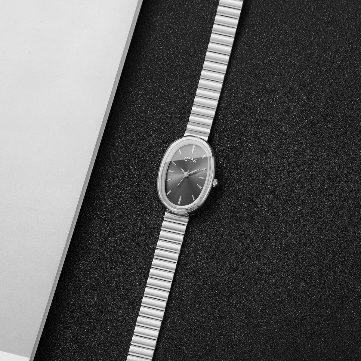 Fashion Oval Dial Women