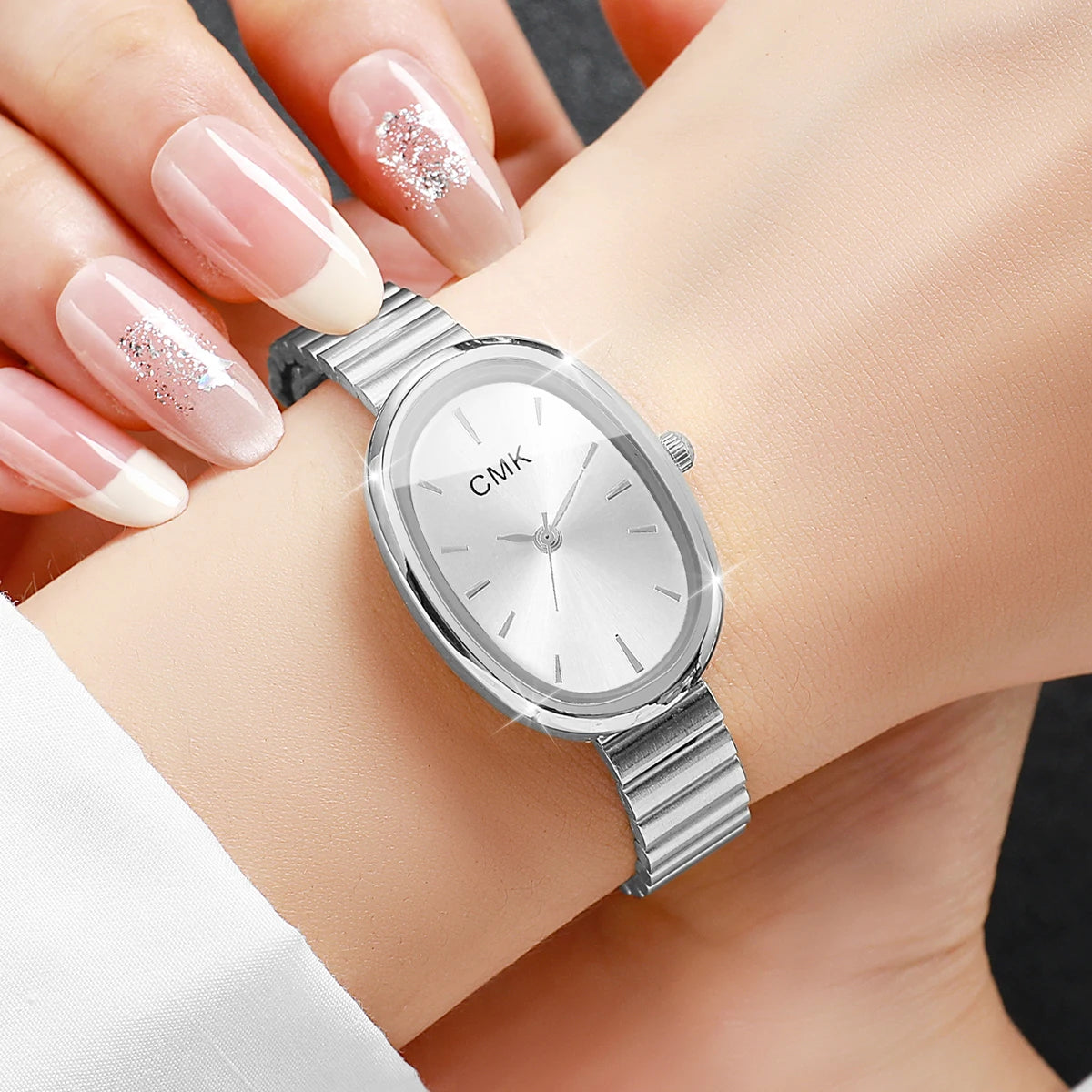 Fashion Oval Dial Women